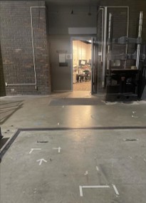Start position marked outside the room